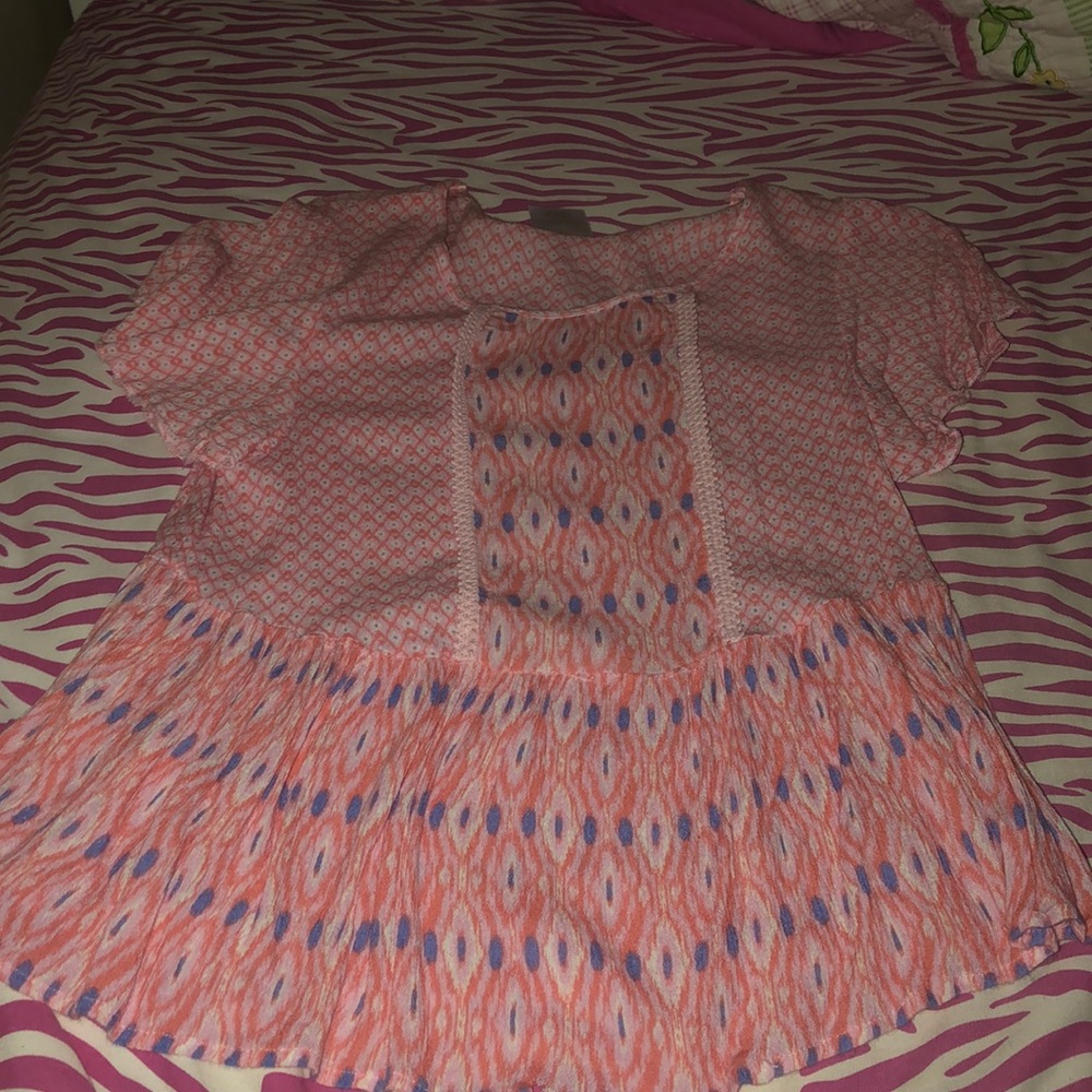 a short sleeve shirt